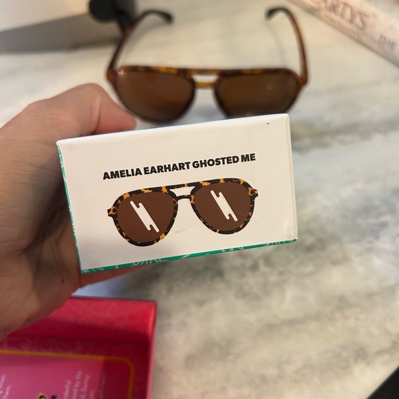 Goodr Sunglasses Amelia Earhart Ghosted Me - Picture 2 of 4